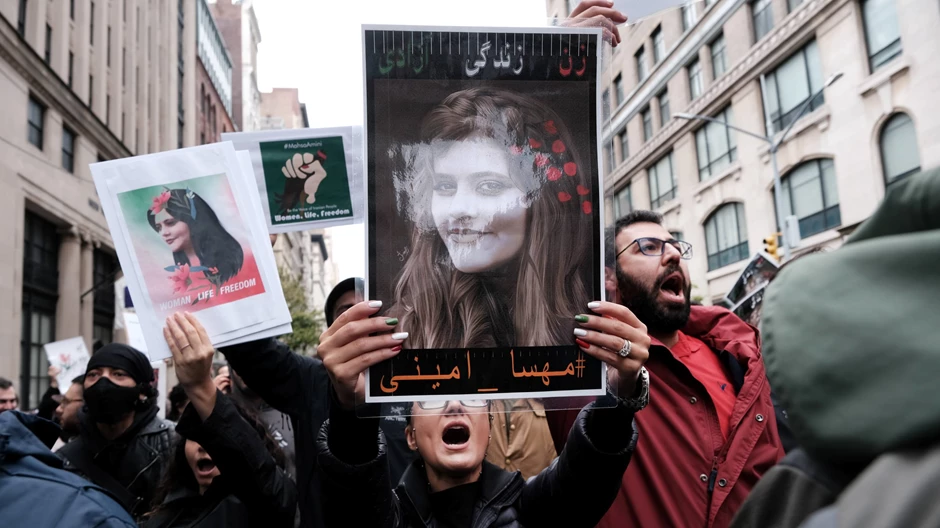 Image: Spencer Platt / Getty Images Since Mahsa Amini’s arrest on September 16, Iranians and supporters around the world have been holding protests to demand an end to the current Islamic regime in Iran.